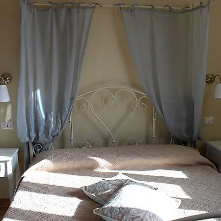 La Lanterna Delle Fate Bed & Breakfast 4*